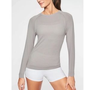 Athleta Trophy Long Sleeve Top Women’s Small Grey